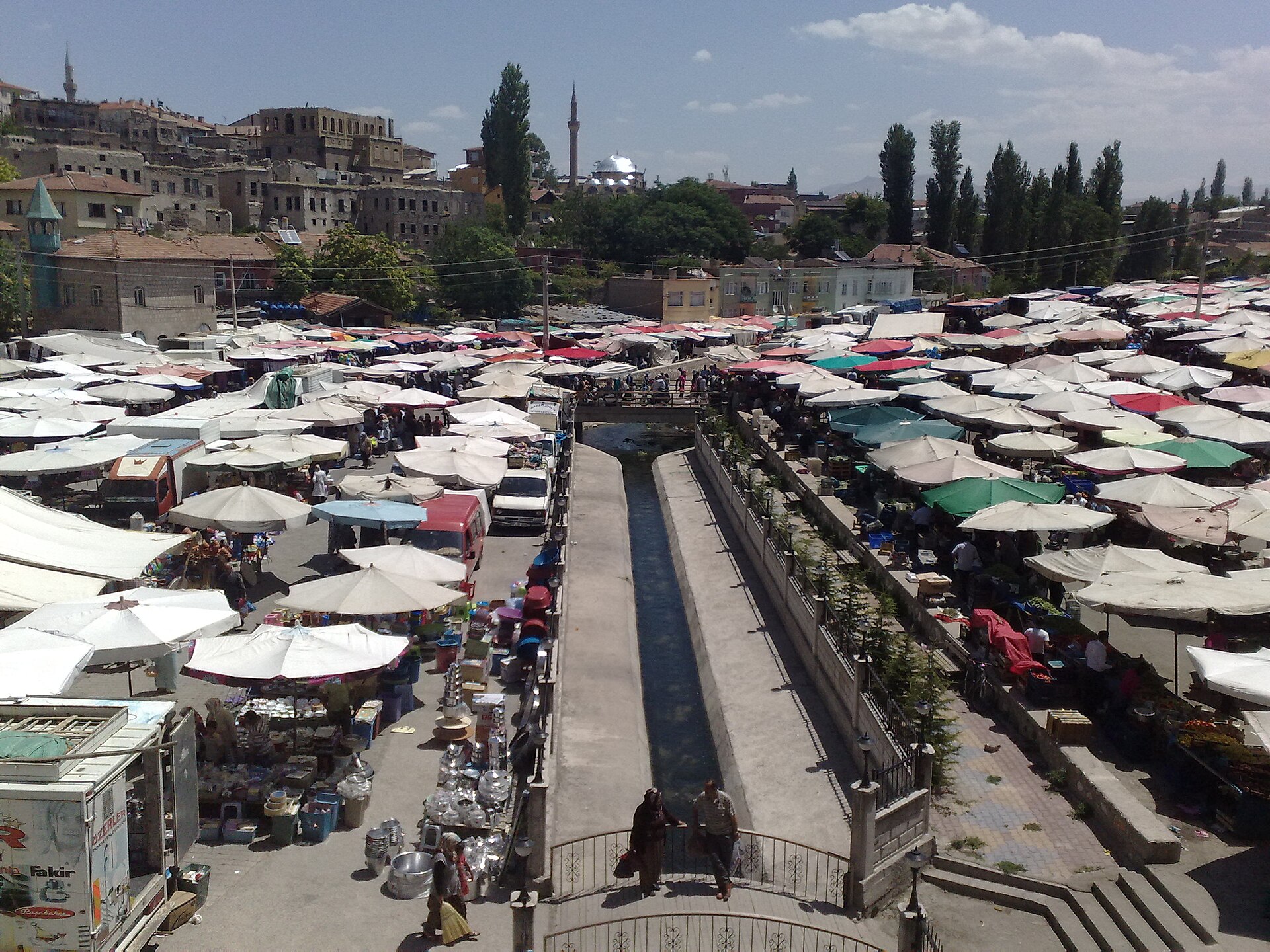 Bor’da Pazar Hayatı